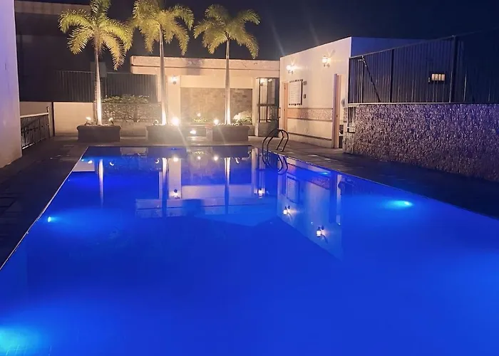 Venice Mckinley With Pool, Gym, Fast Wifi And Netflix Apartment Manila