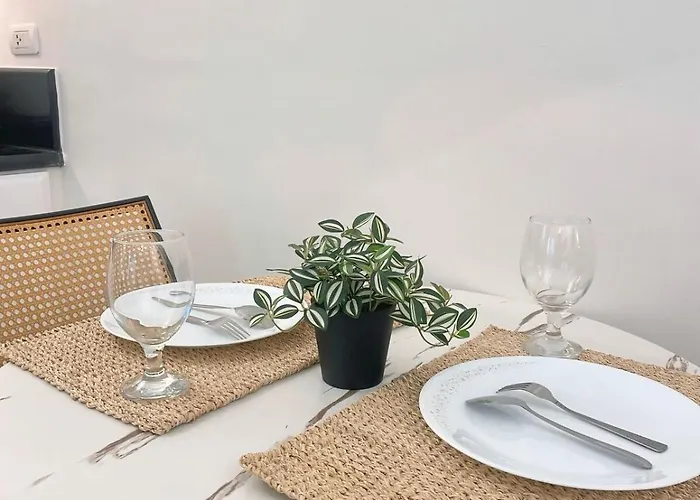 Venice Mckinley With Pool, Gym, Fast Wifi And Netflix * Manila