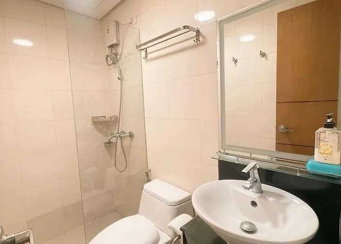 Venice Mckinley With Pool, Gym, Fast Wifi And Netflix * Manila